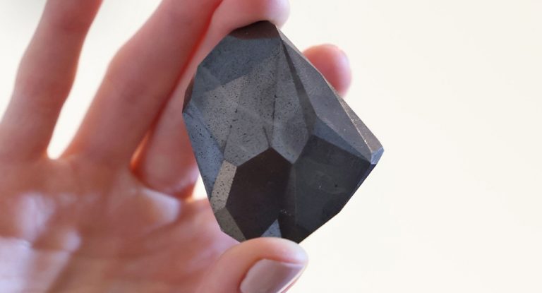 أكبر ماسة في العالم تباع بما يعادل ٤.٣ مليون دولار من العملات الرقمية!