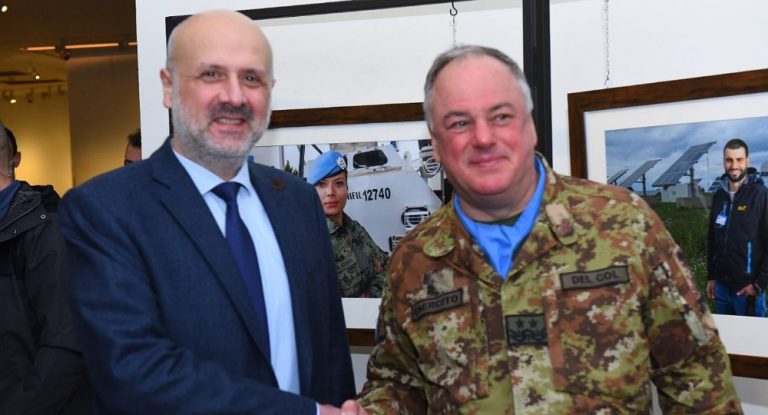 معرض للصور بعنوان “خواطر من حفظ السلام”.. وهذا ما قاله مولوي