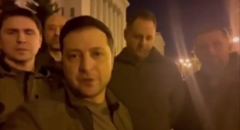 فيديو للرئيس الأوكراني مع رئيس الوزراء: القتال حتى النهاية!