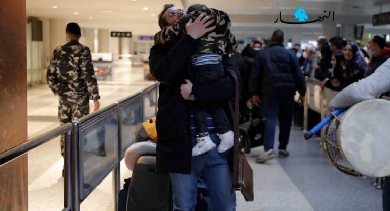 بالصور-وصول الدفعة الأولى من لبنانيي أوكرانيا إلى بيروت