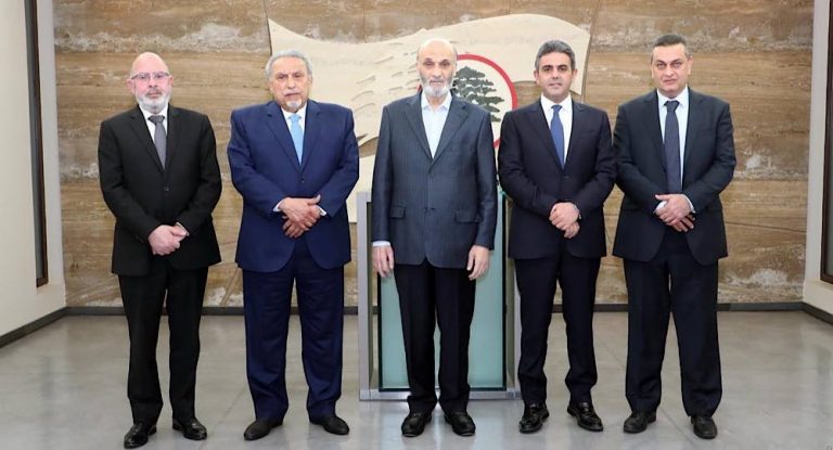 بالصور-جعجع يستقبل المرشحين المدعومين من القوات في جبيل :نخوض العملية الانتخابية لانقاذ البلد من الوضع الراهن