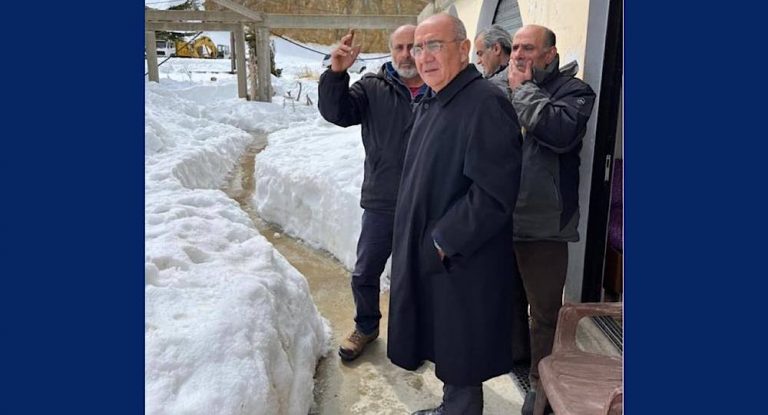 ماذا يجري في لاسا؟