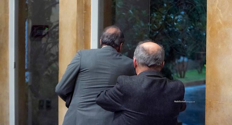 بالصور-وزير المهجرين” زعل” وفل من الجلسة ووزير الرياضة ما” قدر يرجعوا “.