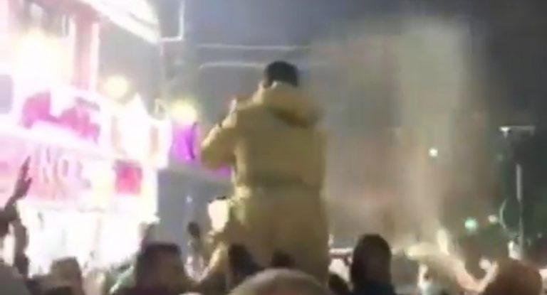 بالفيديو – رقص ومفرقعات في برج حمود إحتفالاً بالإفراج عن أصحاب مطعم “مانو”..