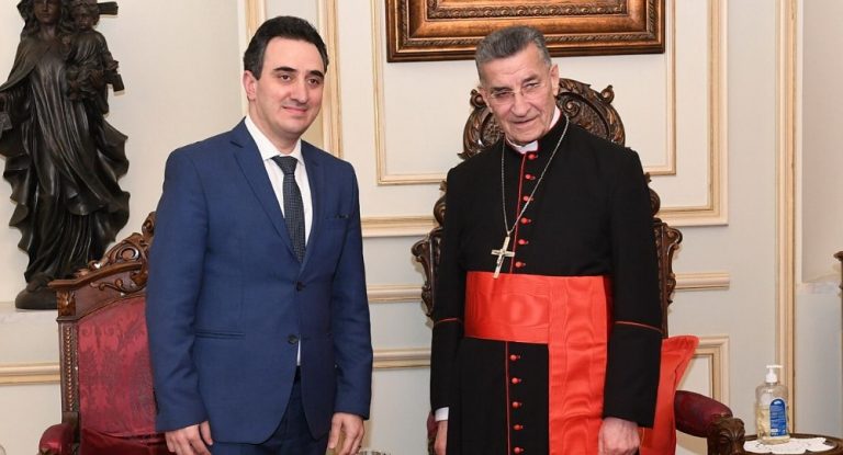 رازي الحاج من بكركي: الفرق كبير بين صرح مؤسس للبنان وميليشيا مدمّرة للكيان.