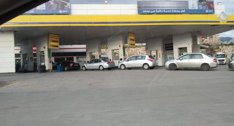 خاص – دولرة البنزين.. والطوابير اللامتناهية!