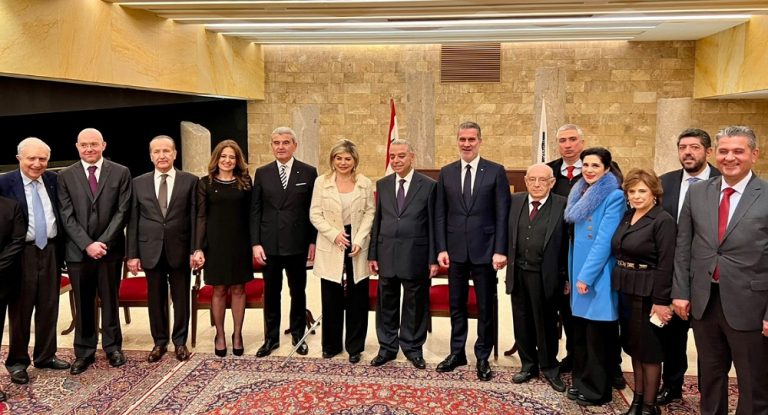 نصّار ممثلاً الرئيس ميقاتي يقدّم التهنئة للرابطة المارونية الجديدة