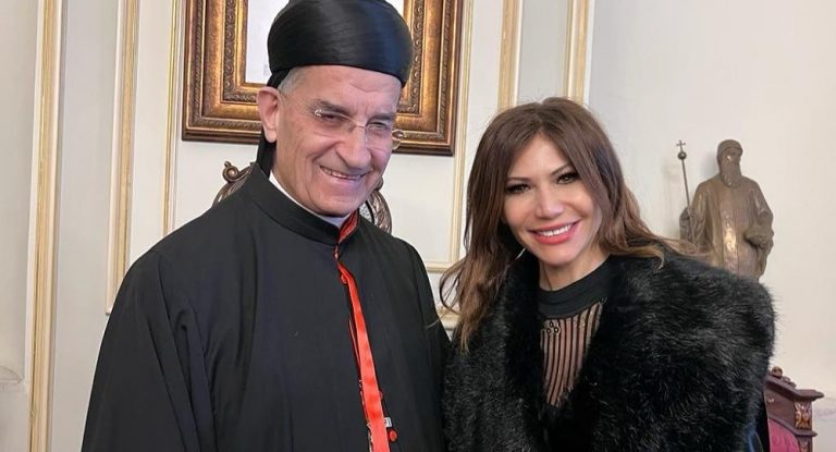 بالصور – مشاركة المرشّحة كارن البستاني في قدّاس الأحد في بكركي