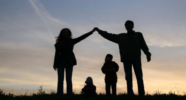 عندما تنقلب الحياة رأساً على عقب: الأهالي عاجزون أمام طلبات أولادهم