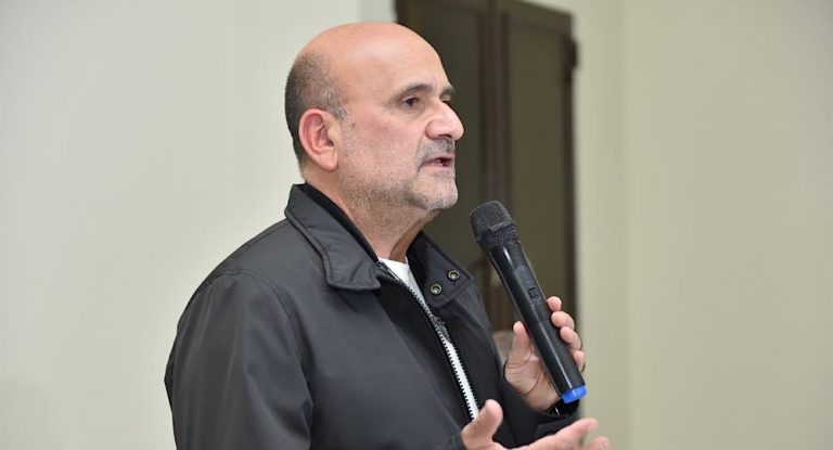 أبي رميا يشيد بهبة طوجي لإيصال صوت لبنان إلى العالم ويأمل في نهاية قريبة للأزمة