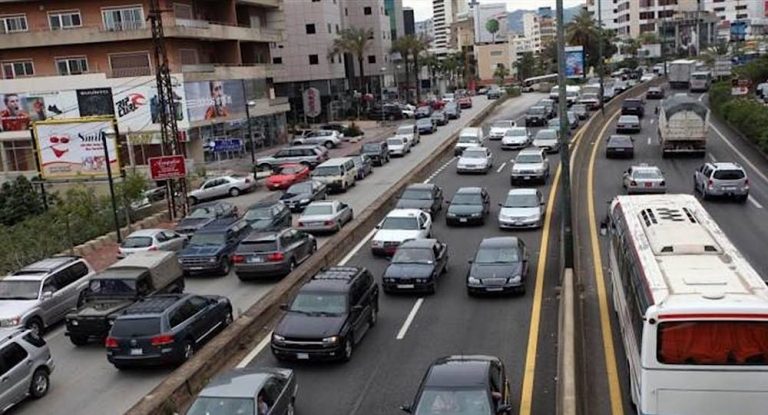 زحمة سير خانقة على أوتوستراد جونية… ما السبب ؟