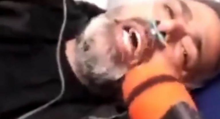 بالفيديو – بدي اهرب من هون طالما السياسيين”.. صرخة مدوية لناجي من مركب الموت!