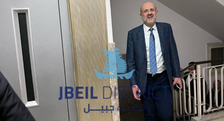 بالصور – وصول مولوي إلى المديرية العامة للشؤون السياسية واللاجئين.. وإقفال باب الترشيح