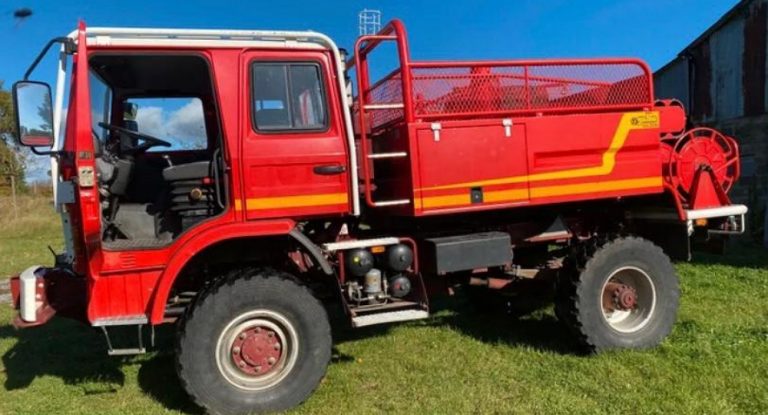 بالصور – مؤسسة المجبر الإجتماعية تستعد لتسليم سيارات إسعاف واطفاء جديدة لصالح الدفاع المدني في جبيل وجرودها