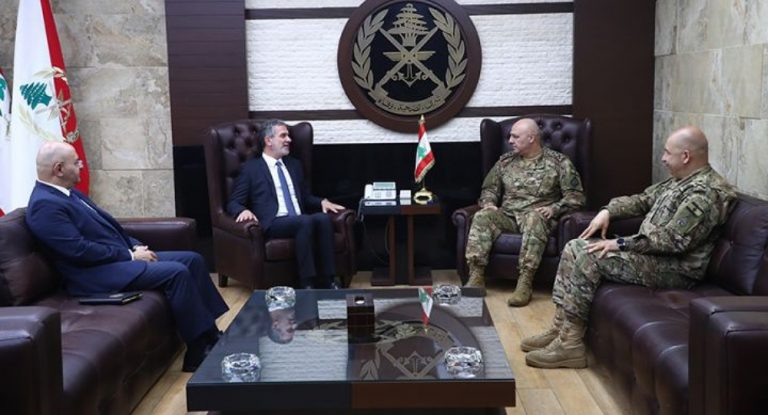 نصّار التقى وزير الدفاع وقائد الجيش: المؤسّسة العسكرية ضمانة بقاء لبنان