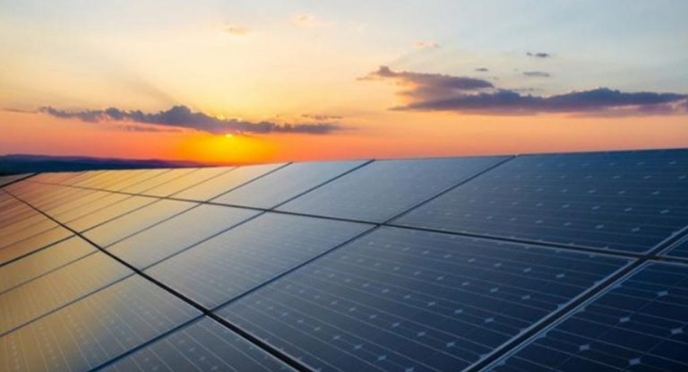 بالصور-شاهدوا ماذا حلَّ بـ”نظام للطاقة الشمسية” في جبيل!