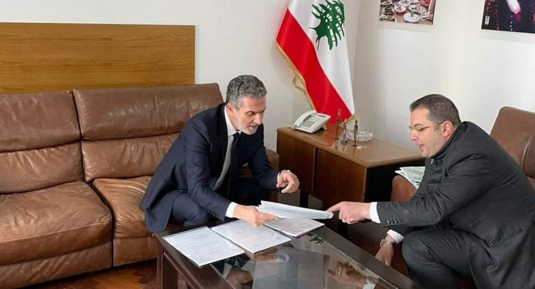 عبدو العتيّق يهنّى الوزير نصّار على تكليفه رئيساً للجنة للعليا لتنظيم زيارة الحبر الأعظم إلى لبنان