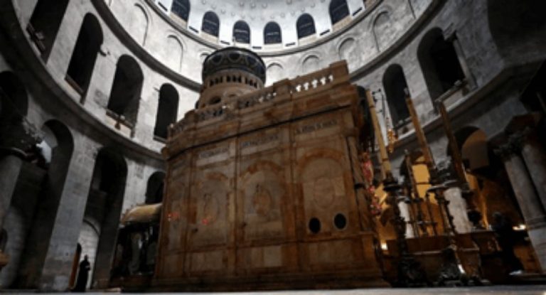 اكتشاف مذبح قديم في كنيسة القيامة بالقدس