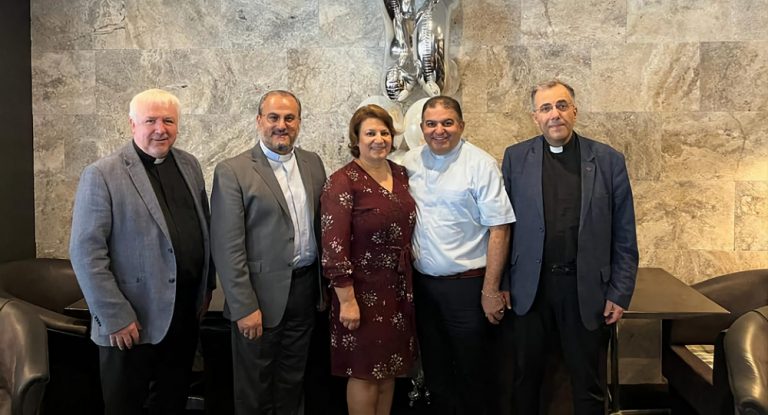 مبروك للخوري بطرس الخوري يوبيله الفضّي للرسامة الكهنوتية