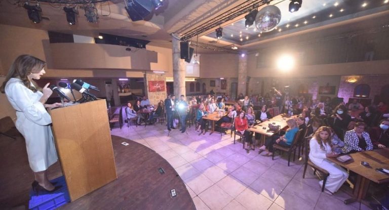 كارن البستاني ترفع الصوت في لقاء نسائي: المواد المتفجّرة في معمل الزوق تهدّد حياة الكسروانيين