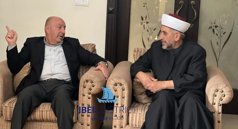 خاص – بالصور:طلال المقداد وأعضاء لائحة “نحنا التغيير” في زيارة للمفتي اللقيس.. المقداد: “الحفاظ على العيش المشترك الصورة الحضارية في جبيل”