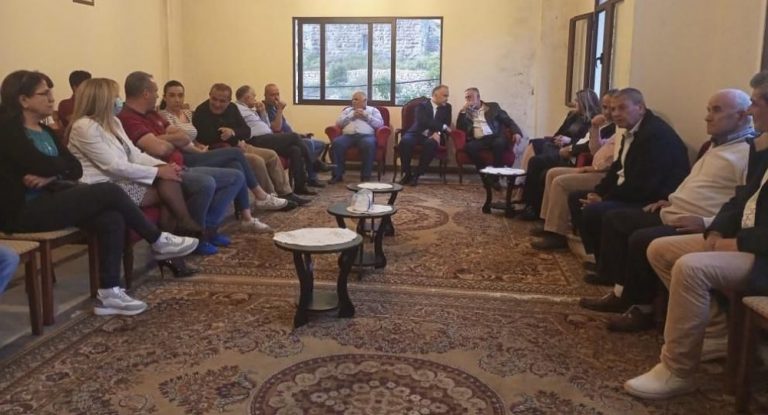 نوفل نوفل في جولاته على حاقل وهابيل وعبيدات :  وراء العازل تفكون عزلة لبنان.