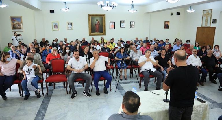 بالصور-أبي رميا يفتتح المكتب الانتخابي للتيار في قرطبا ويجول في مزرعة السياد: التيار في المتراس الأمامي للدفاع عن القانون والحق