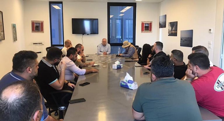 رئيس بلدية جبيل يجتمع بأصحاب المقاهي لتنظيم الموسم الصيفي