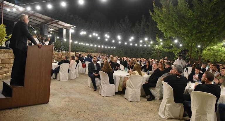 بالصور – غياث يزبك: تنّورين لا تُعلّب..