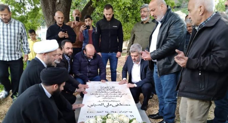 المرشح رائد برّو يزور آل الحسيني ويضع إكليل ورد على ضريح النائب مصطفى الحسيني