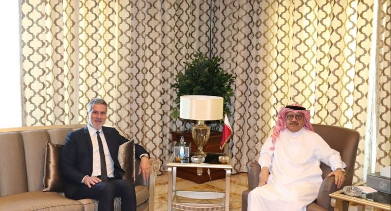 نصّار بحث والسفير القطري تعزيز التبادل السياحي بين البلدين