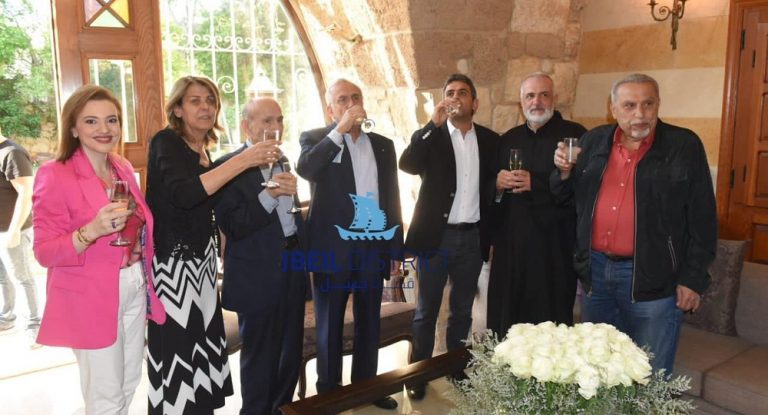 خاص-بالصور-الرئيس ميشال سليمان يشارك الحواط في فرحة النصر