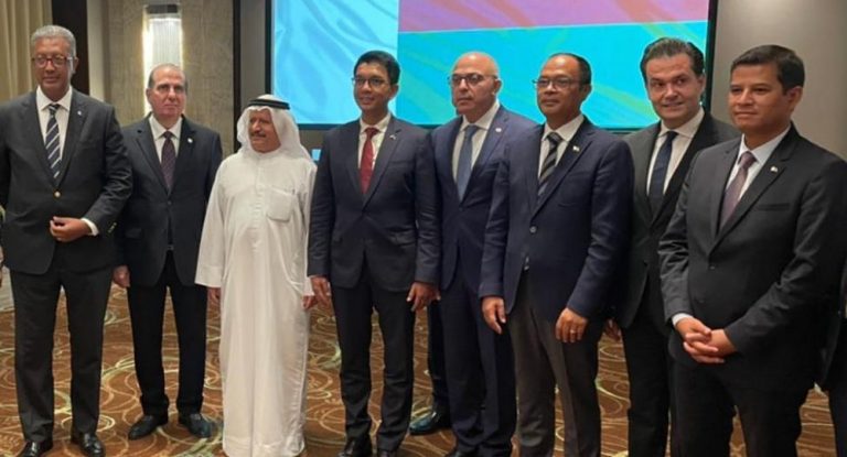 أحمد صبرا ينظّم عشاءً على شرف رئيس دولة مدغشقر.