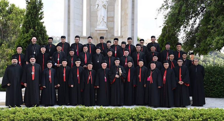 “المطارنة الموارنة” أبدوا قلقهم من أحداث عين الحلوة و”تفلت السلاح”: ليقم النواب بواجبهم في وضع حد للتمادي في أسر رئاسة الجمهورية