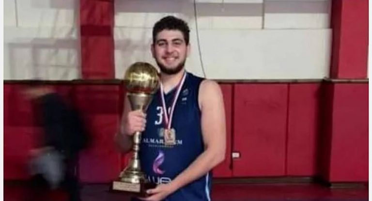 لاعب كرة سلة يفارق الحياة على أرض الملعب