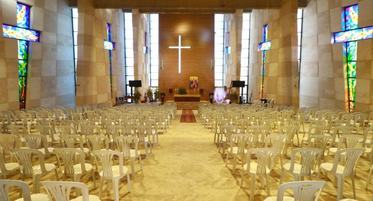 خاص – بالصور: للمرّة الثانية.. عملية سرقة في كنيسة مار زخيا في عمشيت.