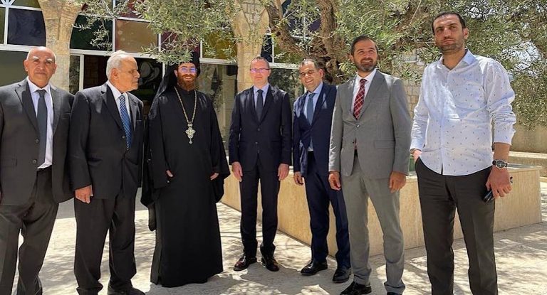 الوكالة التركية للتعاون (تيكا) تجدد أثاث كنيسة بلدة الكفير الأرثوذكسية التاريخية