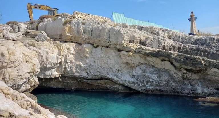 أعمال حفر في محيط مغارة الفقمة – عمشيت من جديد… وشكوى الى وزارة البيئة