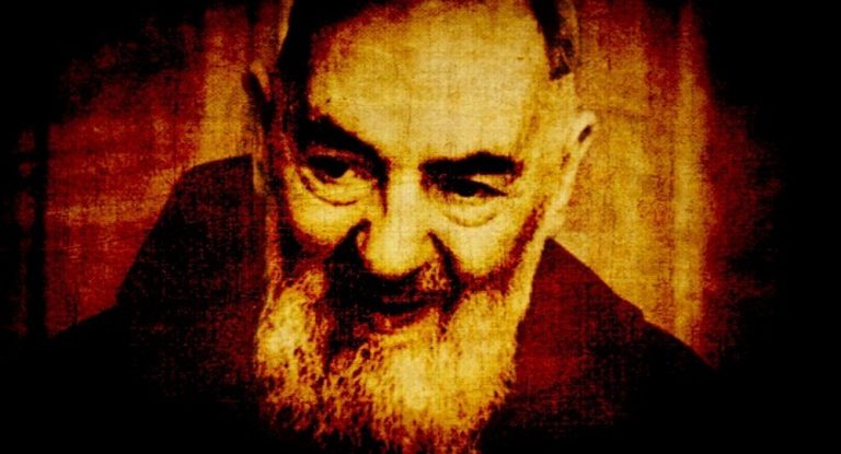 ما هي الأعجوبة التي رفعت بادري بيو على عرش القداسة؟