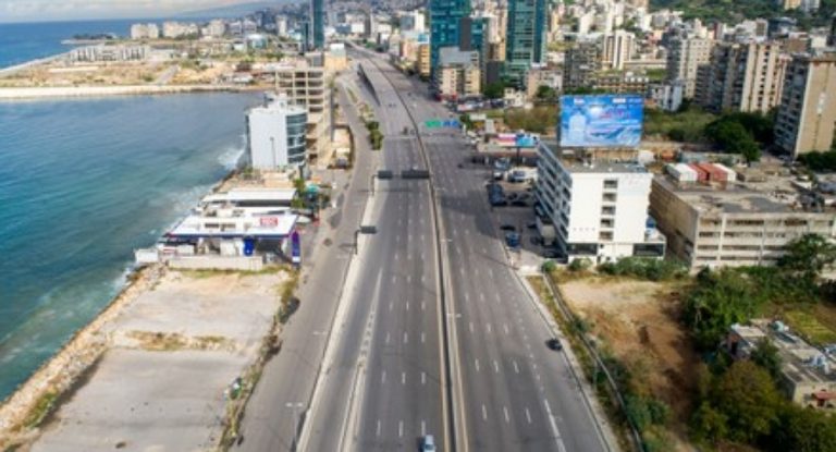 فيديو من منطقة الضبية… حركات “خطيرة” في وسط الطريق!