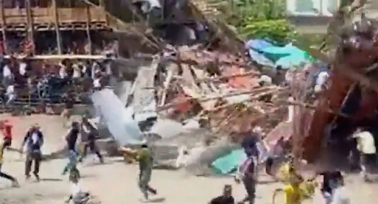 بالفيديو – قتلى وجرحى في كولومبيا.. كارثة إنهيار مدرج في حلبة مصارعة الثيران