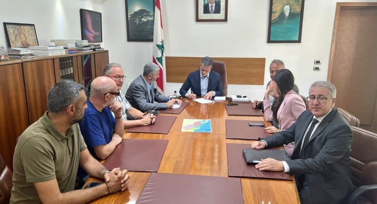 نصّار يوقّع مذكّرة تفاهم بين وزارة السياحة ومجموعة 100% Liban