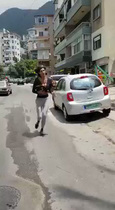 بالفيديو – في المعاملتين “أكل الضرب”.. دفع ٢٠٠ دولار لممارسة الجنس معهما.. ليتبيّن أنهما رجلين.. هذا ما فعله