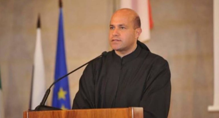 خاص – الأباتي محفوظ يترأس قداس عيد السيدة في بلدته الفيدار