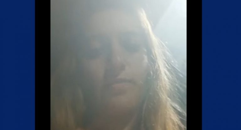 ‏فيديو مؤثر لمواطنة لبنانية: “السرطان أنهك أمّي والدواء مقطوع في لبنان”.. ووزير الصّحة يتجاهل رسالتها على واتساب!