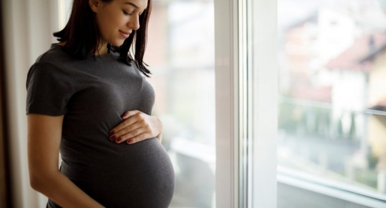 بالصورة – في حالة من مليون: توأم بلَوني بشرتين مختلفَين تماماً