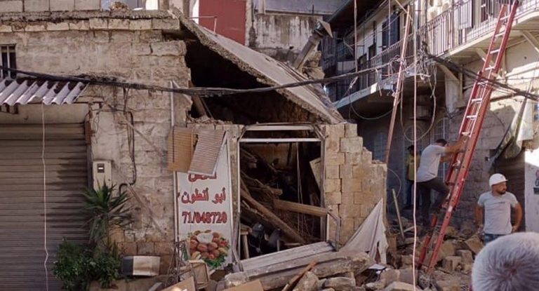 جريح بإنفجار داخل محل فلافل في هذه المنطقة صباحاً..