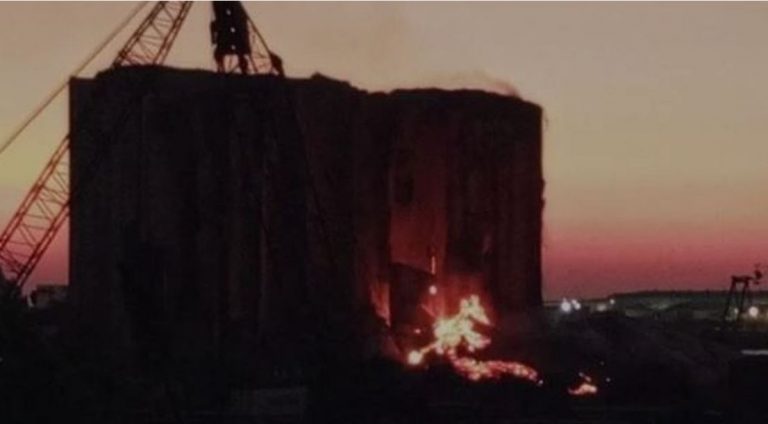 بالفيديو – الحريق يشتد في إهراءات المرفأ