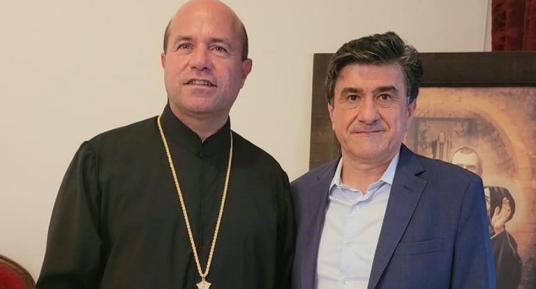 الدكتور أنطوان ميشال عيسى يهنّئ الأباتي محفوظ