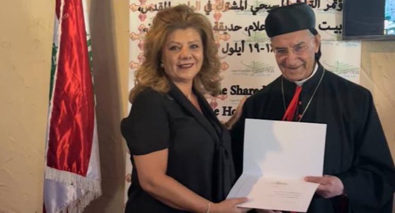 بالصور-الراعي يكرم الأعضاء الجدد لمجلس أمناء رابطة قنّوبين ووسام للأباتي ضو الأنطوني